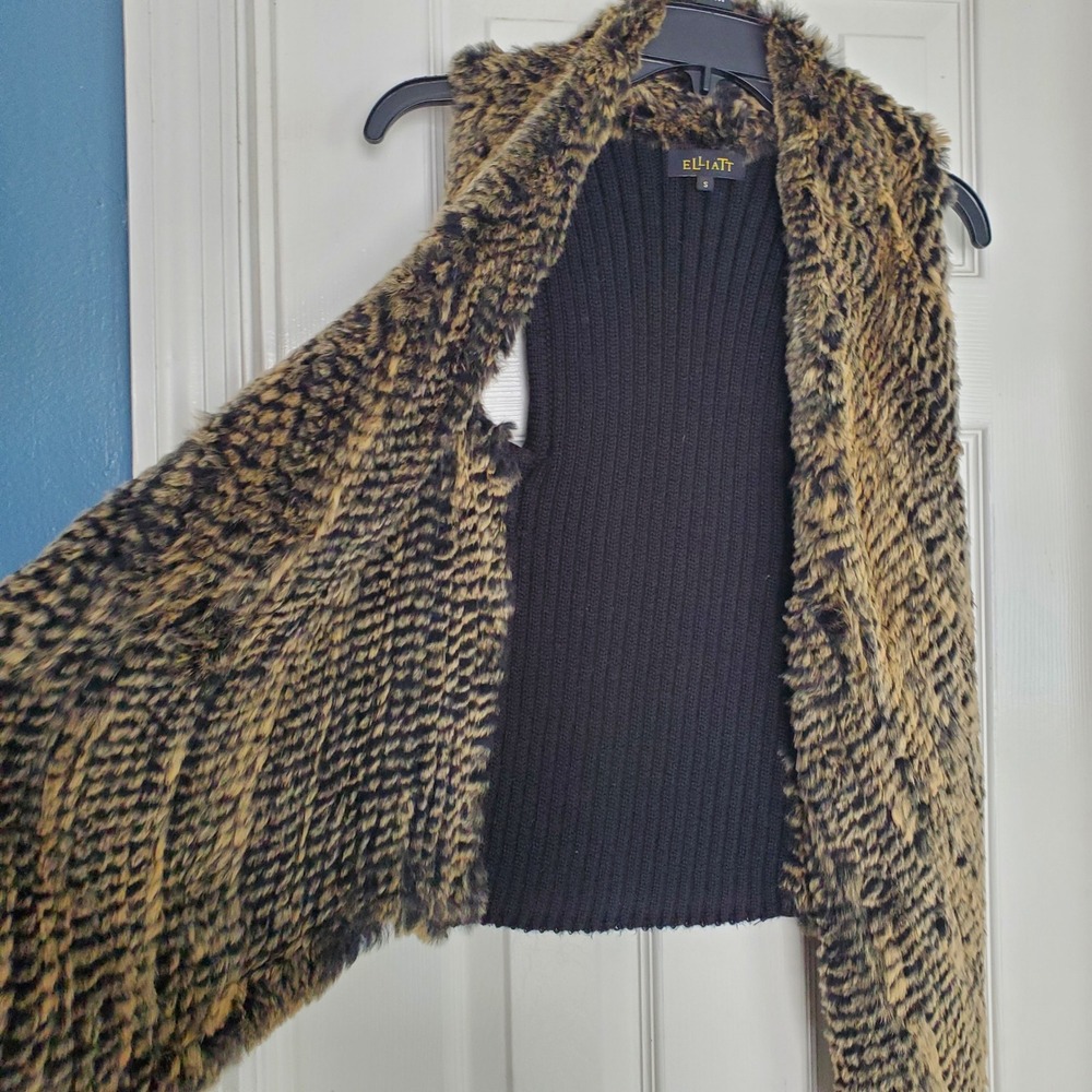 Elliatt Rabbit Fur Ribbed Knit Open Front Vest Small - Picture 4 of 7